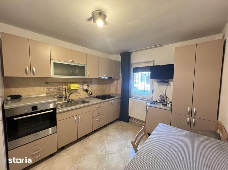 Apartament cu 3 camere, mobilat în Mioriței