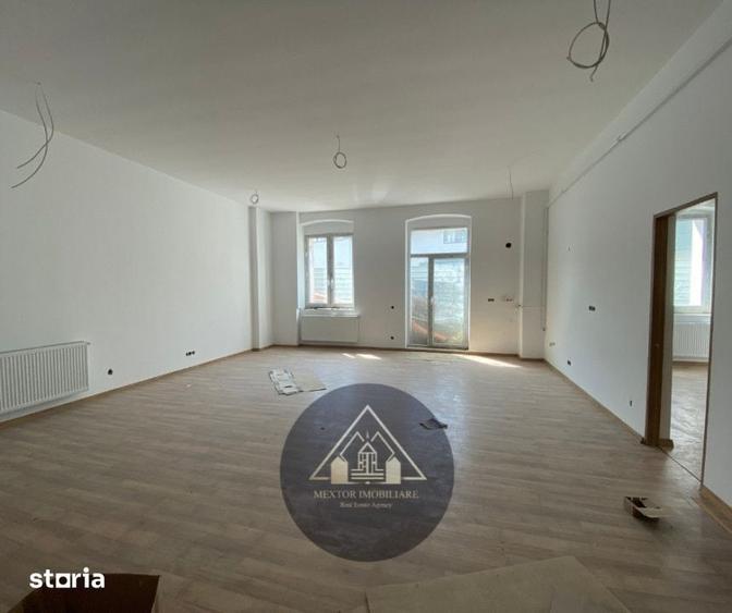 Apartament cu 3 camere semidecomandat în Central