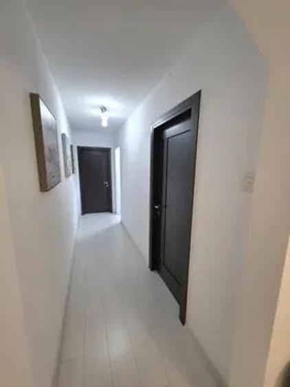 Apartament cu 3 camere semidecomandat, mobilat în Gorjului