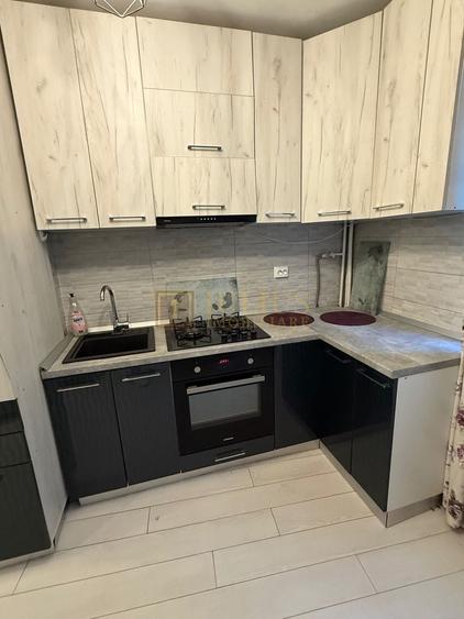 Apartament cu 3 camere decomandat, mobilat în Complex Studențesc