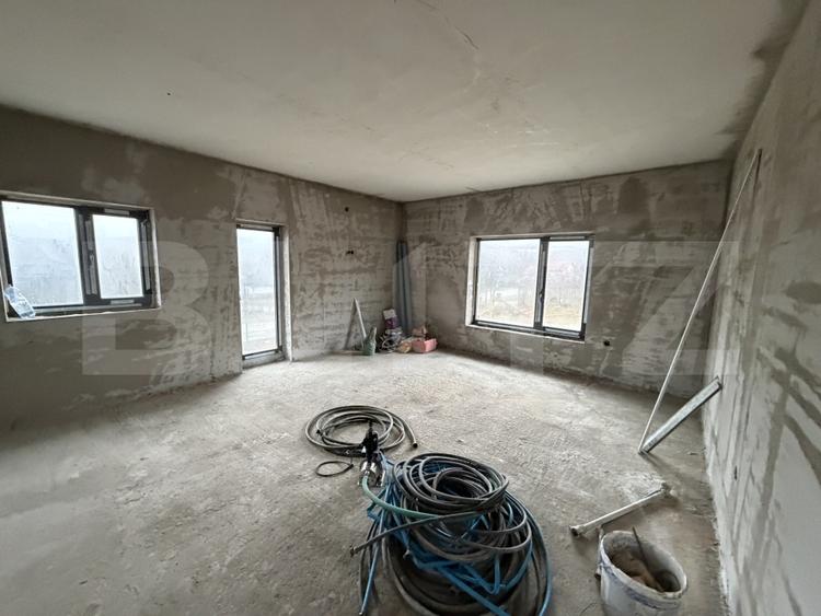 Apartament cu 4 camere decomandat în Exterior Sud