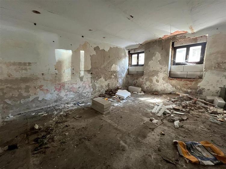 Apartament cu 3 camere nedecomandat în Central