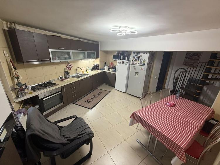 Casă individuală cu 3 camere cu Canalizare în Dobroești