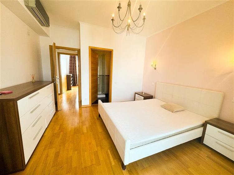 Apartament cu 3 camere decomandat, mobilat în Central