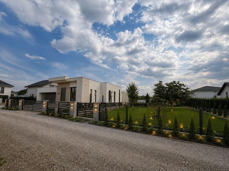 Casă individuală cu 4 camere cu Canalizare în Dumbrăvița