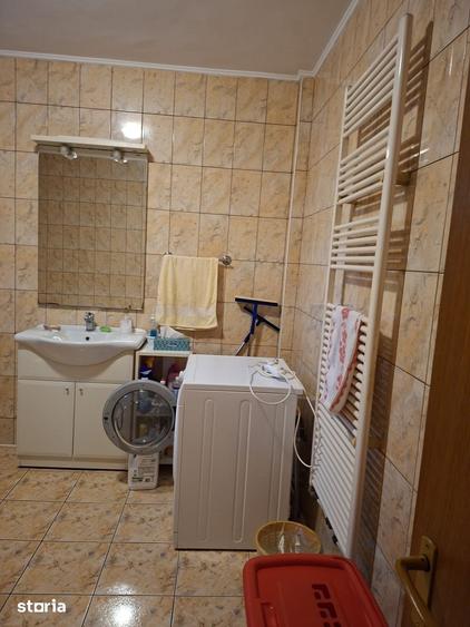 Casă cu 8 camere cu Teren 320 Mp în Militari