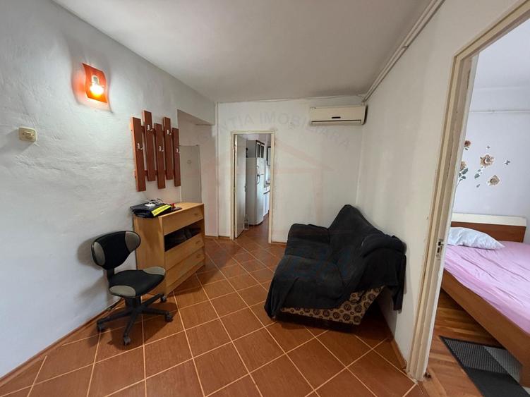 Apartament cu 4 camere decomandat, mobilat în Piața Centrală