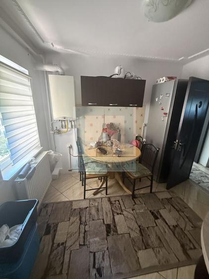 Apartament cu 3 camere decomandat în Astra