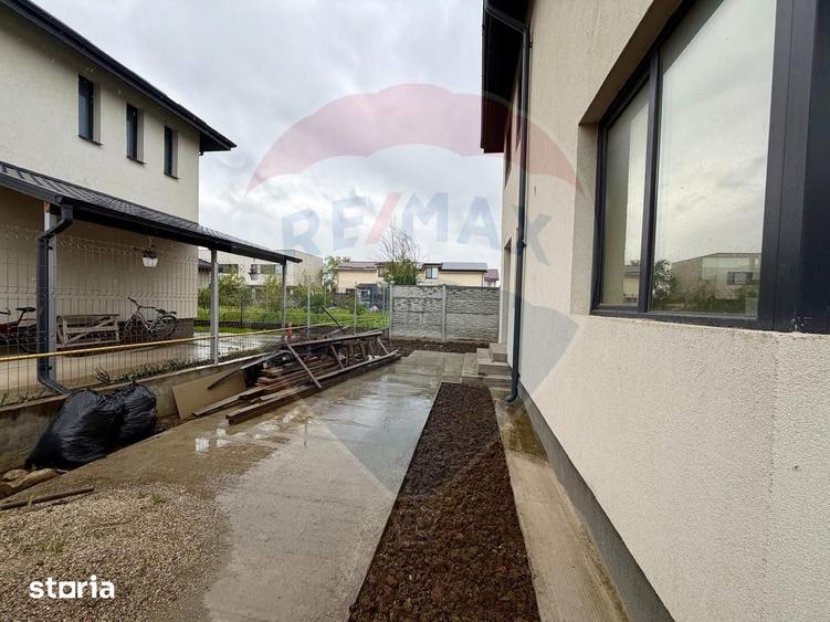 Casă cu 4 camere cu Teren 200 Mp în Central