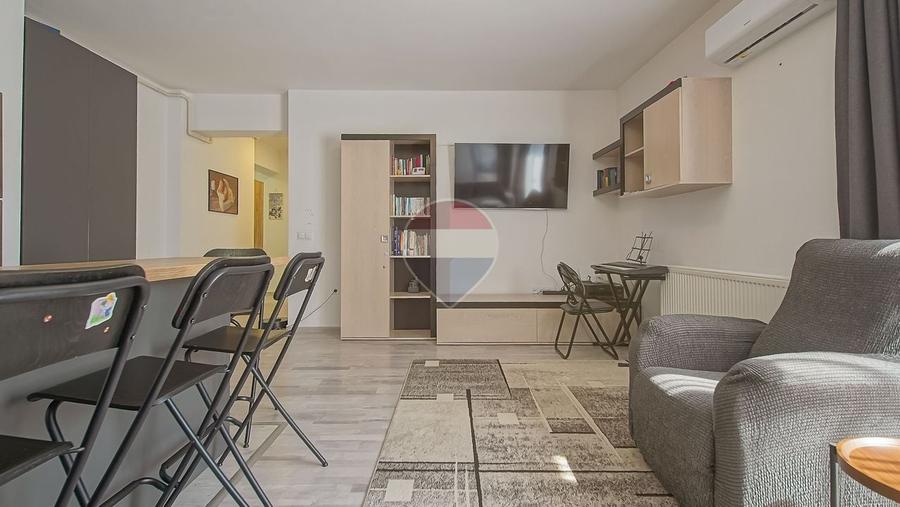 Apartament cu 3 camere decomandat în Tractorul