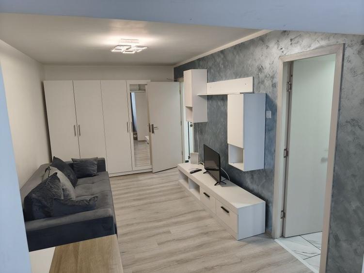 Inchiriez garsoniera ,zona Milan etaj 3 ,complet renovata /contract - 2