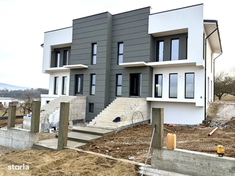 Casă cu 4 camere în Central