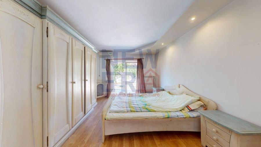 Casă individuală cu 8 camere cu Piscina în Prelungirea Ghencea