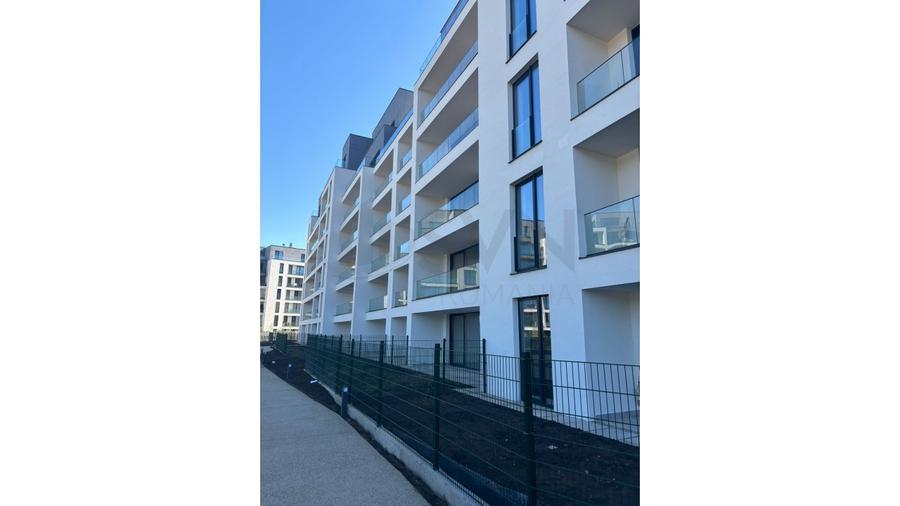 Apartament cu 3 camere decomandat, mobilat în Băneasa