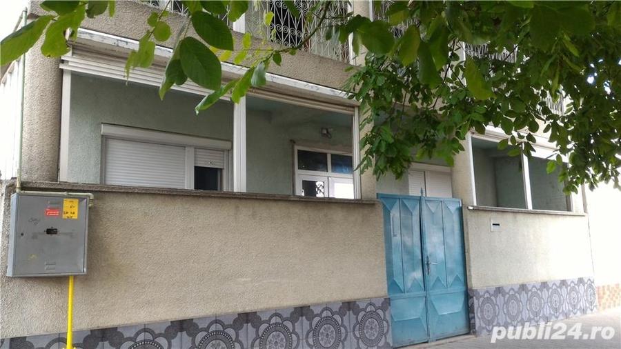 Casă cu 6 camere cu Teren 300 Mp în Sântana