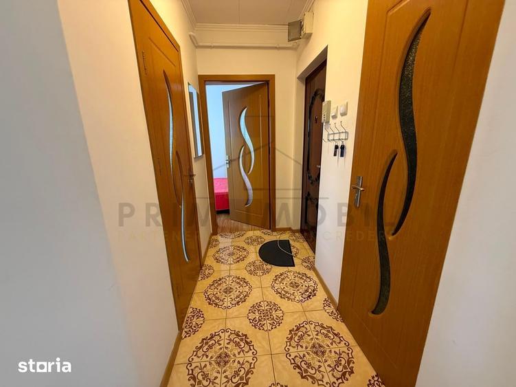 Apartament cu 3 camere în Podu Roș