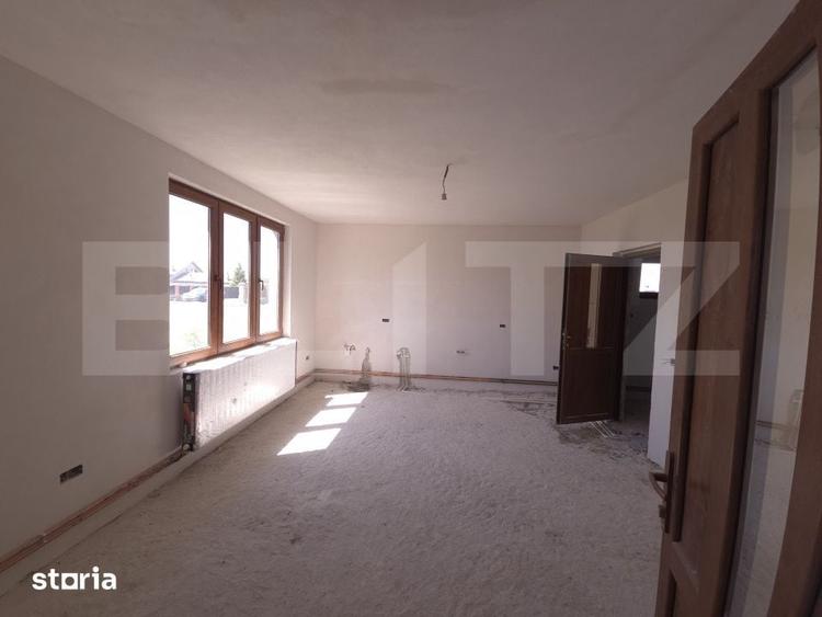 Casă cu 5 camere cu Teren 1204 Mp în Comișani