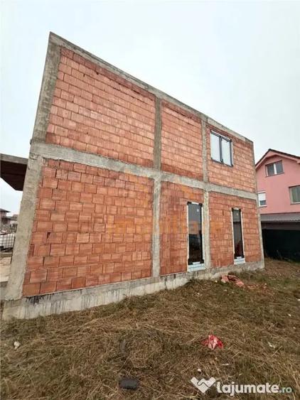 Casă cu 3 camere cu Teren 250 Mp în Central