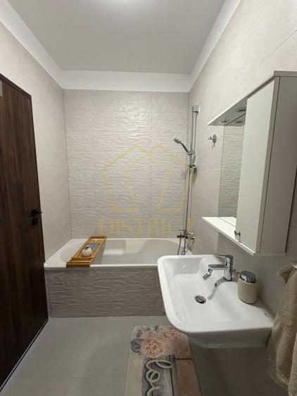 Apartament cu 3 camere decomandat în Torontalului