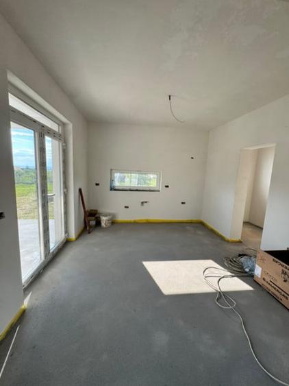 Casă cu 4 camere cu Teren 694 Mp în Satu Nou de Jos