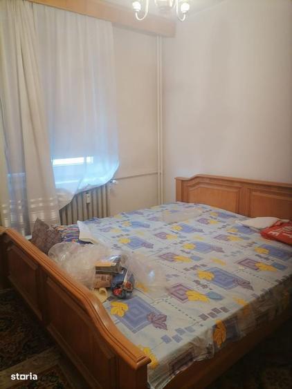 Apartament cu 3 camere decomandat în Baba Novac
