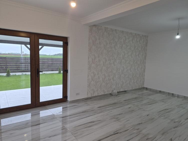 Casă cu 4 camere în Pantelimon