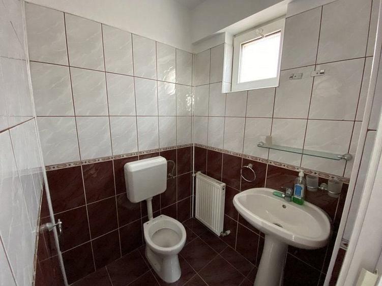 Casă individuală cu 6 camere cu Canalizare în Blumăna