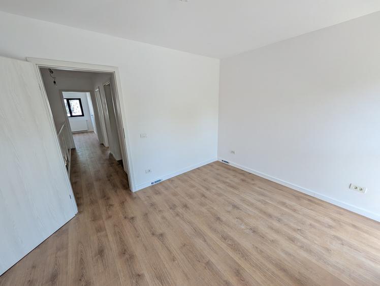 Casă individuală cu 4 camere cu Teren 100 Mp în Tunari