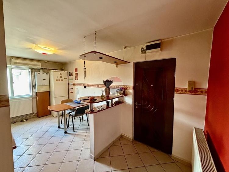 Apartament cu 3 camere decomandat în Ultracentral