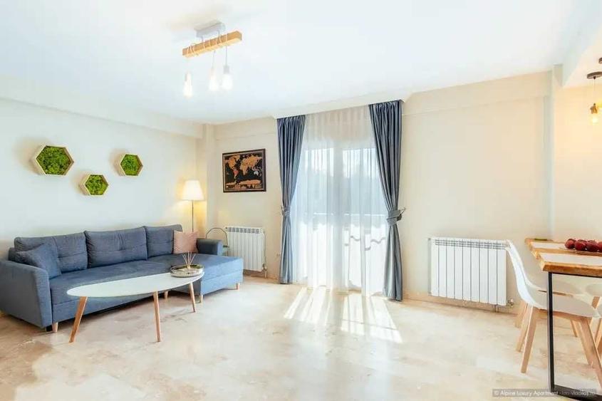 Apartament cu 3 camere semidecomandat în Exterior Vest