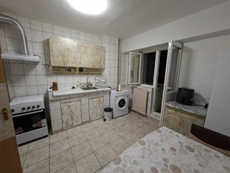 Apartament cu 2 camere decomandat în Păcii