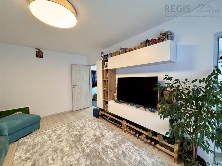 Apartament cu 3 camere decomandat în Triaj