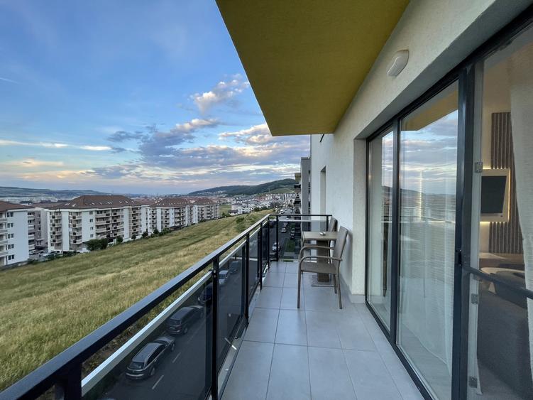 Apartament cu 2 camere semidecomandat, mobilat în Florești