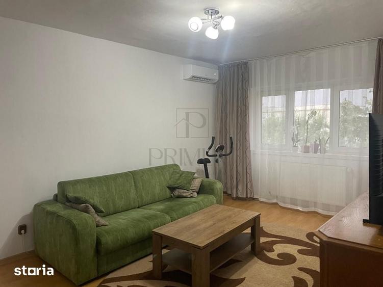 Apartament cu 3 camere decomandat în Sud