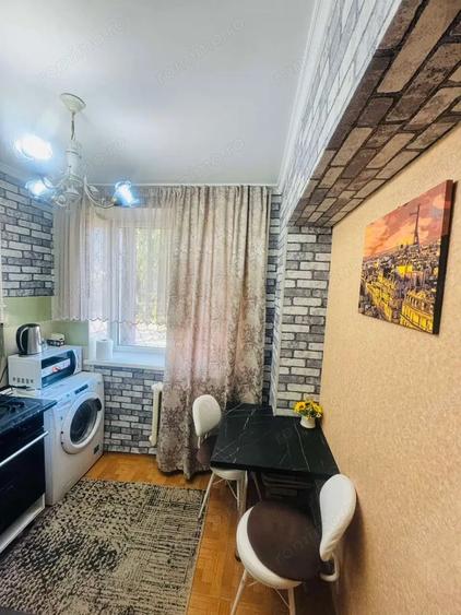Apartament cu 2 camere decomandat în P-ța Victoriei