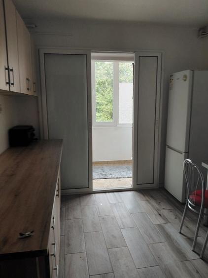 Apartament cu 3 camere decomandat în Exterior Vest