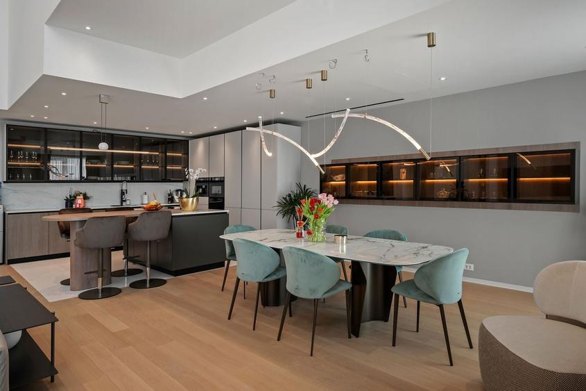 Apartament cu 5 camere decomandat, mobilat în Barbu Văcărescu