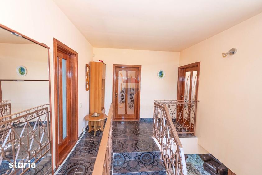 Casă cu 6 camere cu Teren 1000 Mp în Central