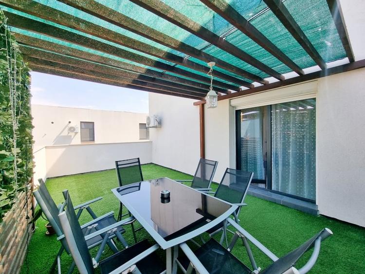 Penthouse cu 2 camere decomandat, mobilat în Mamaia-Sat