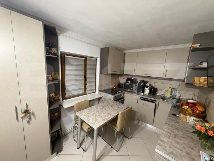 Apartament cu 4 camere semidecomandat, mobilat în Nicolina
