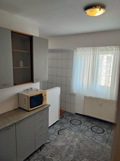 Apartament cu 3 camere decomandat, mobilat în Vatra Luminoasă