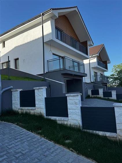 Casă individuală cu 4 camere cu Canalizare în Feleacu