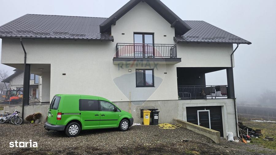 Casă cu 5 camere cu Teren 2500 Mp în Moara