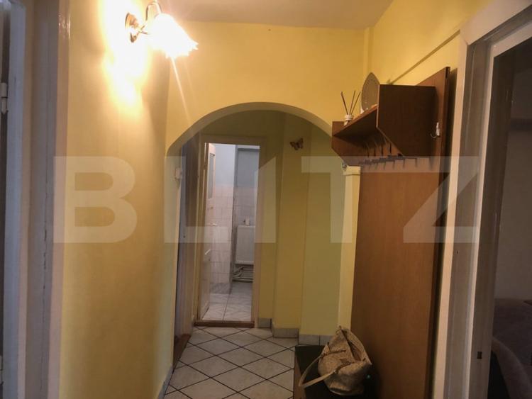 Apartament cu 3 camere decomandat în Carpați 2