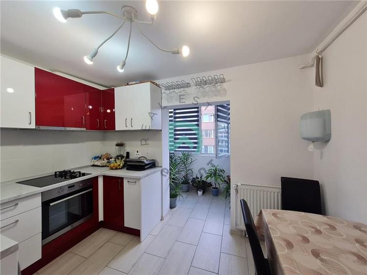 Apartament cu 3 camere decomandat, mobilat în Triaj