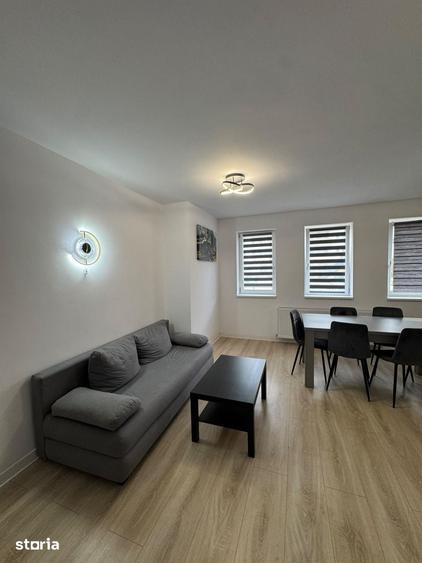 Apartament cu 3 camere decomandat în Est