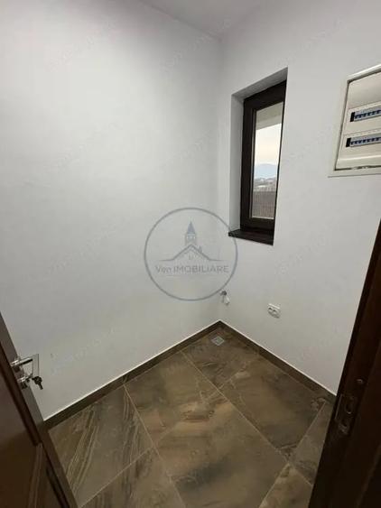 Casă cu 3 camere cu Canalizare în Central