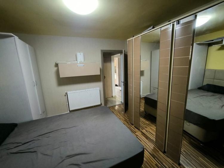 Apartament cu 3 camere decomandat în Între Lacuri