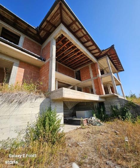 Casă cu 4 camere cu Teren 1400 Mp în Central