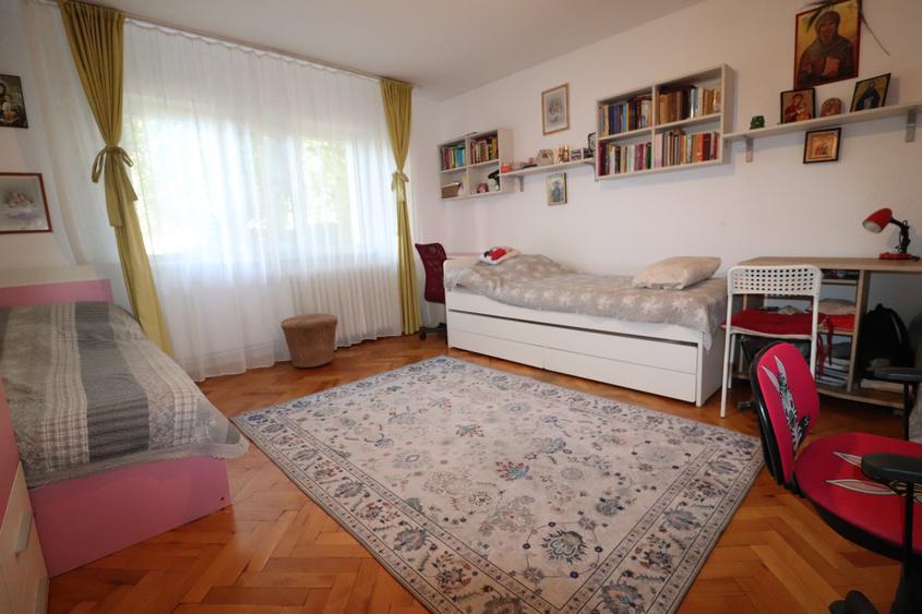 Apartament cu 3 camere în Kiriac